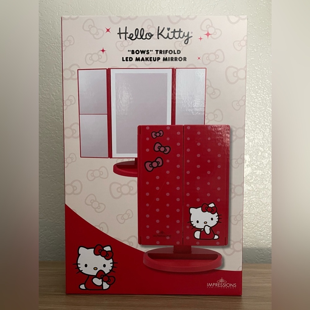 NEW Impressions Vanity Hello Kitty Bows trifold LED makeup mirror